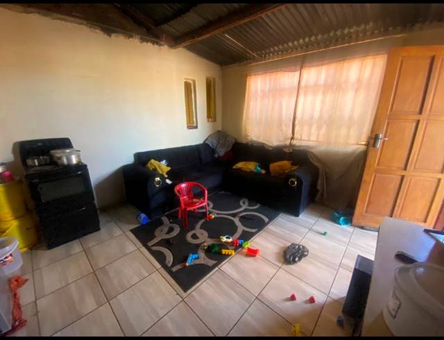 2 BEDROOM HOUSE FOR SALE IN GREENFIELD